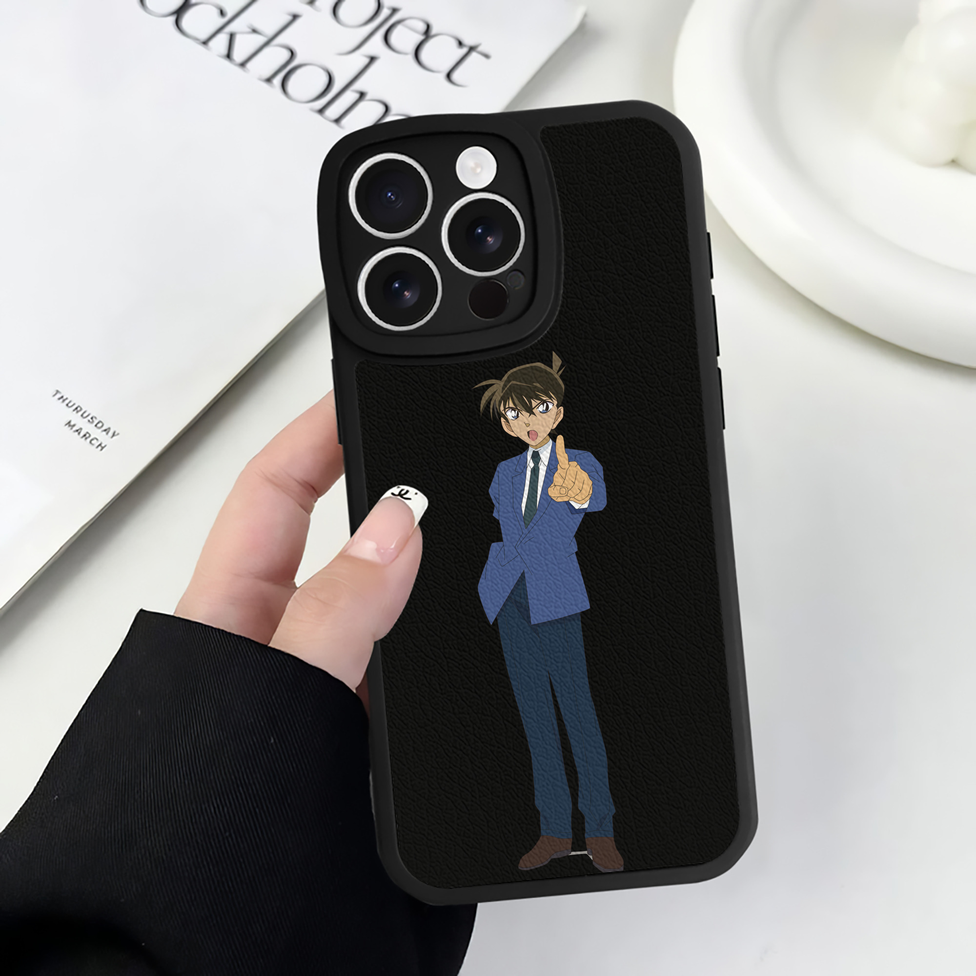 （画像用） 名探偵コナン 江戸川 コナン Detective Conan Conan Edogawa 【iPhone 16シリーズ対応】シリコンスマホケース（レザー調） 材質：シリコン